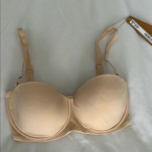 NWT - SKIMS Fits everybody Strapless Bra